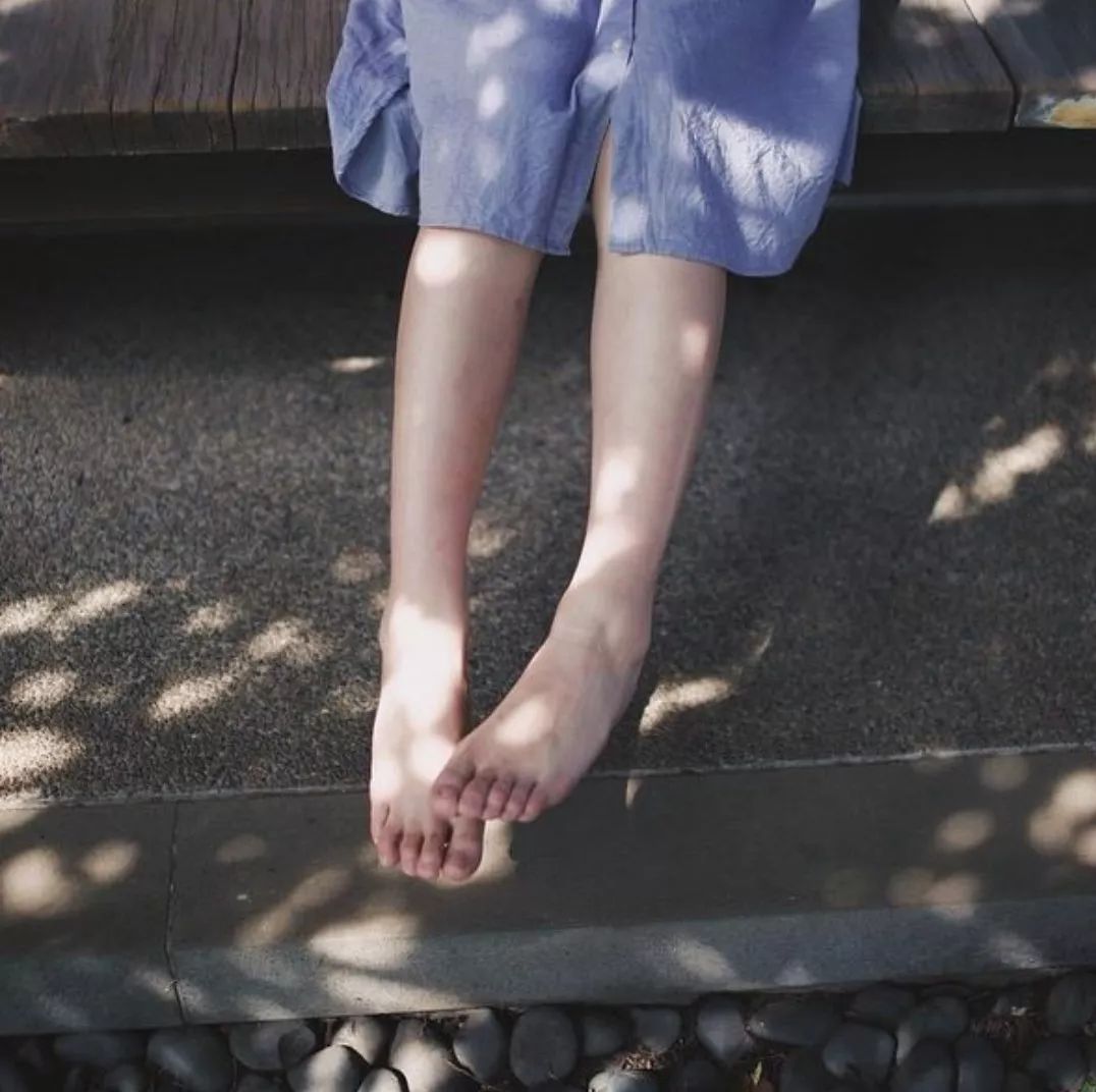 拍照尴尬怎么化解,拍照不自然不上镜的解决办法