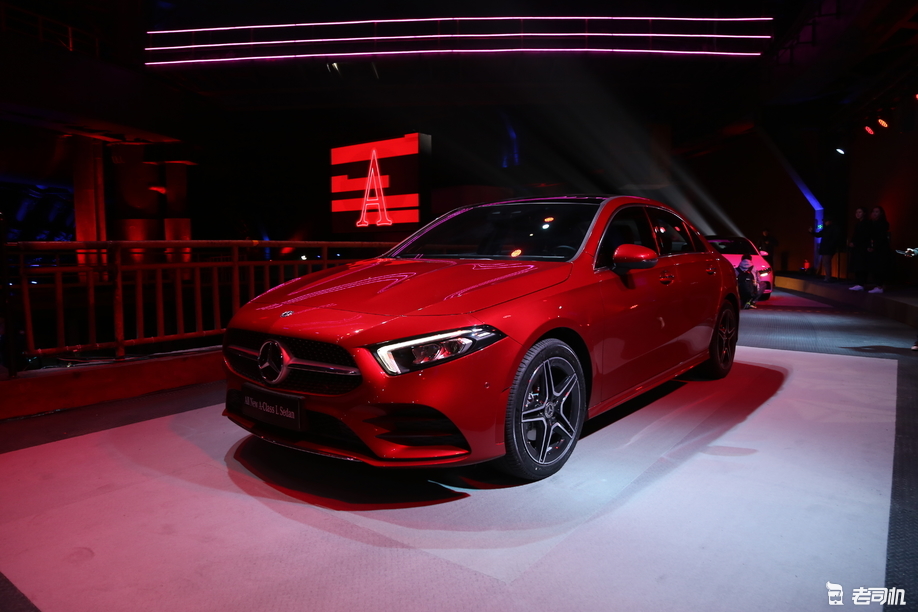 奔驰a180最便宜多少钱,a级奔驰值得购买吗