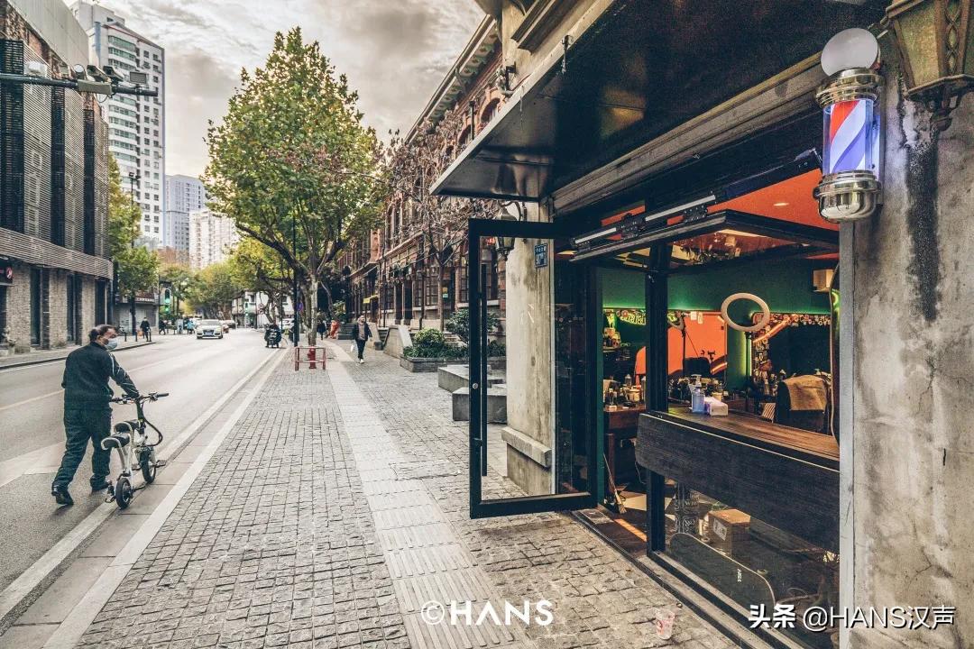 武汉神秘三角地，马路牙子上的通宵派对