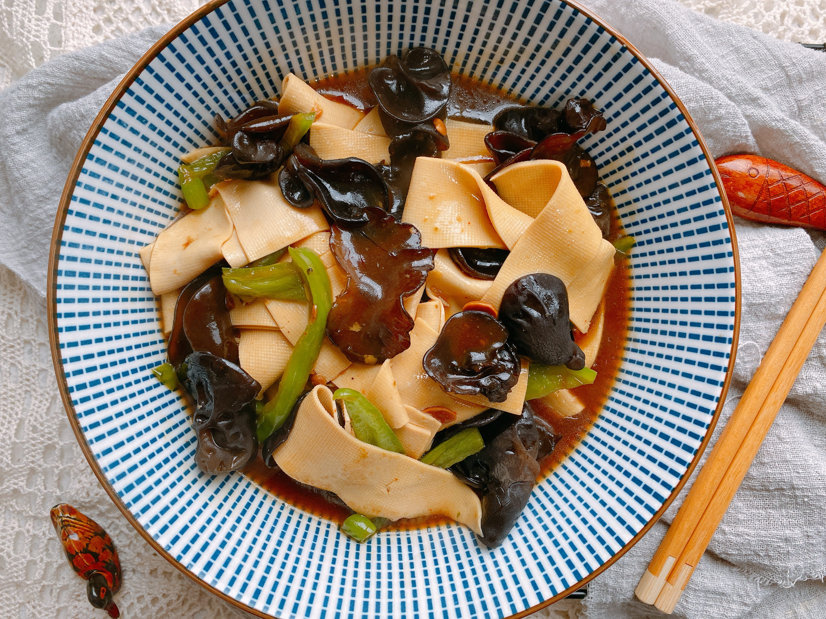 木耳怎么泡发更好吃,木耳的泡发和吃法