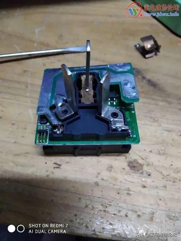 无线遥控插座电源指示灯不亮,遥控插座不通电怎么修