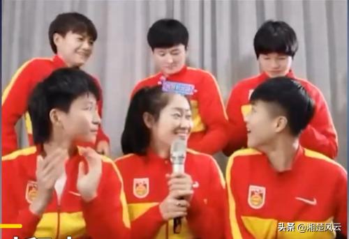 女足队员秀六块腹肌,女足腹肌实力碾压男足