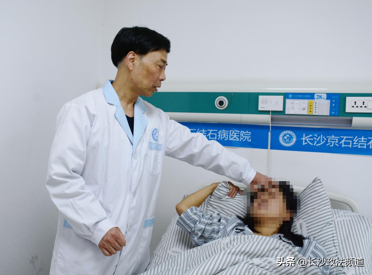 女子吃一周春笋后查出胃石症,胃病伴有胆囊结石