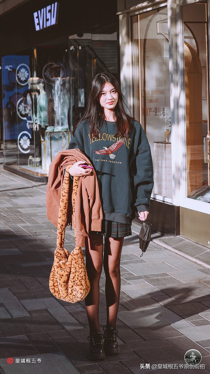 街拍：让自己变得更加的时髦，你可以提升自己的魅力指数