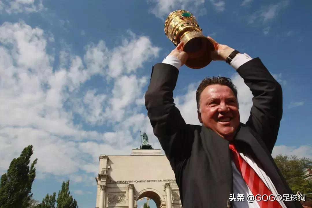 年轻时的范加尔足球视频,范加尔对足球的贡献