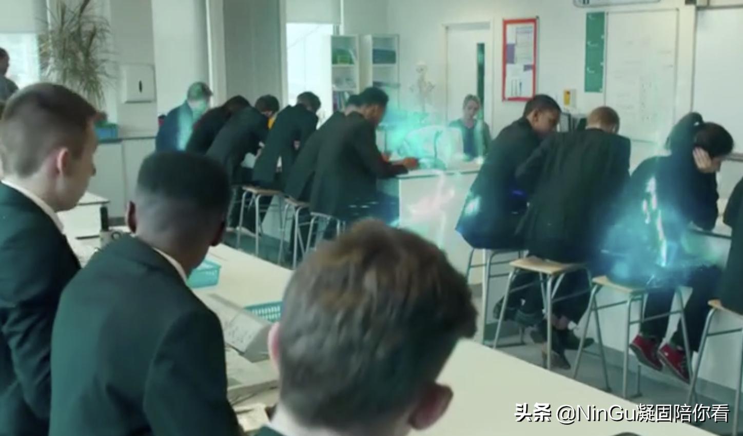 男子被炸碎后发现自己变成机器人,男子被枪击中变身