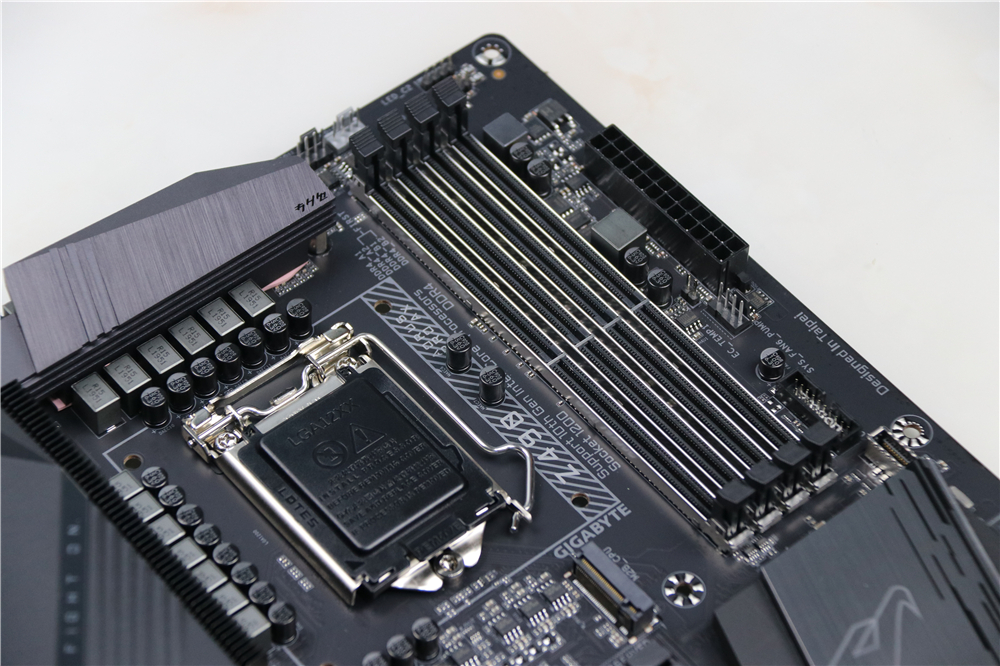 技嘉gigabytez490visiong,2000元技嘉z790主板