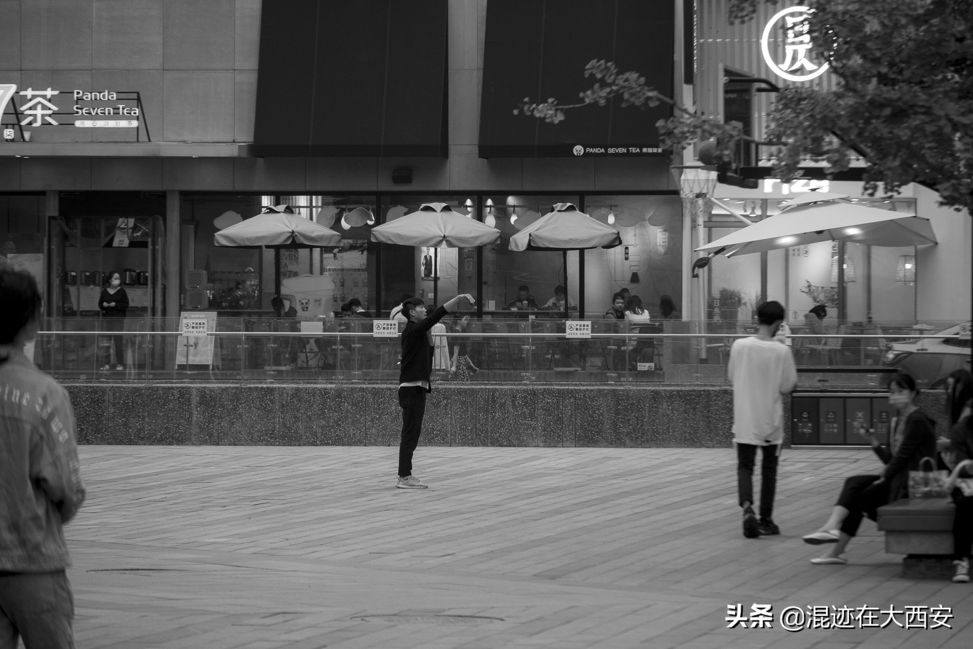 西安中贸广场夜景图,西安中贸广场攻略