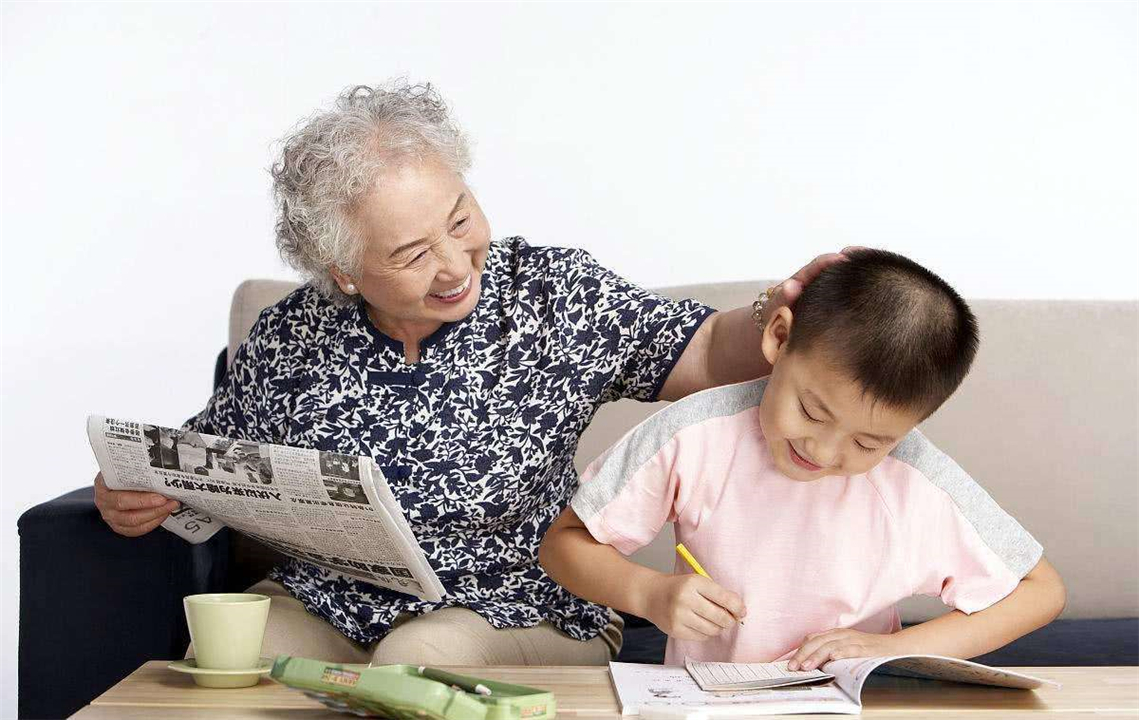 孩子“没大没小”并非没礼貌，是“认知错误”，父母可用3招纠正