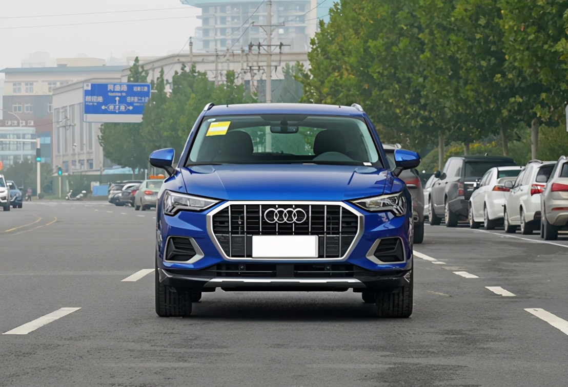 奥迪q32020款sportback40tfsi,奥迪Q3suv小型