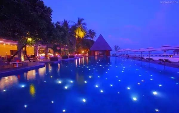 泳池中的爱马仕,旅游中的爱马仕