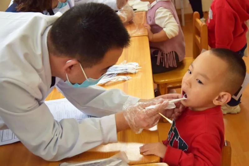 口腔医院义诊走进幼儿园,少伟口腔