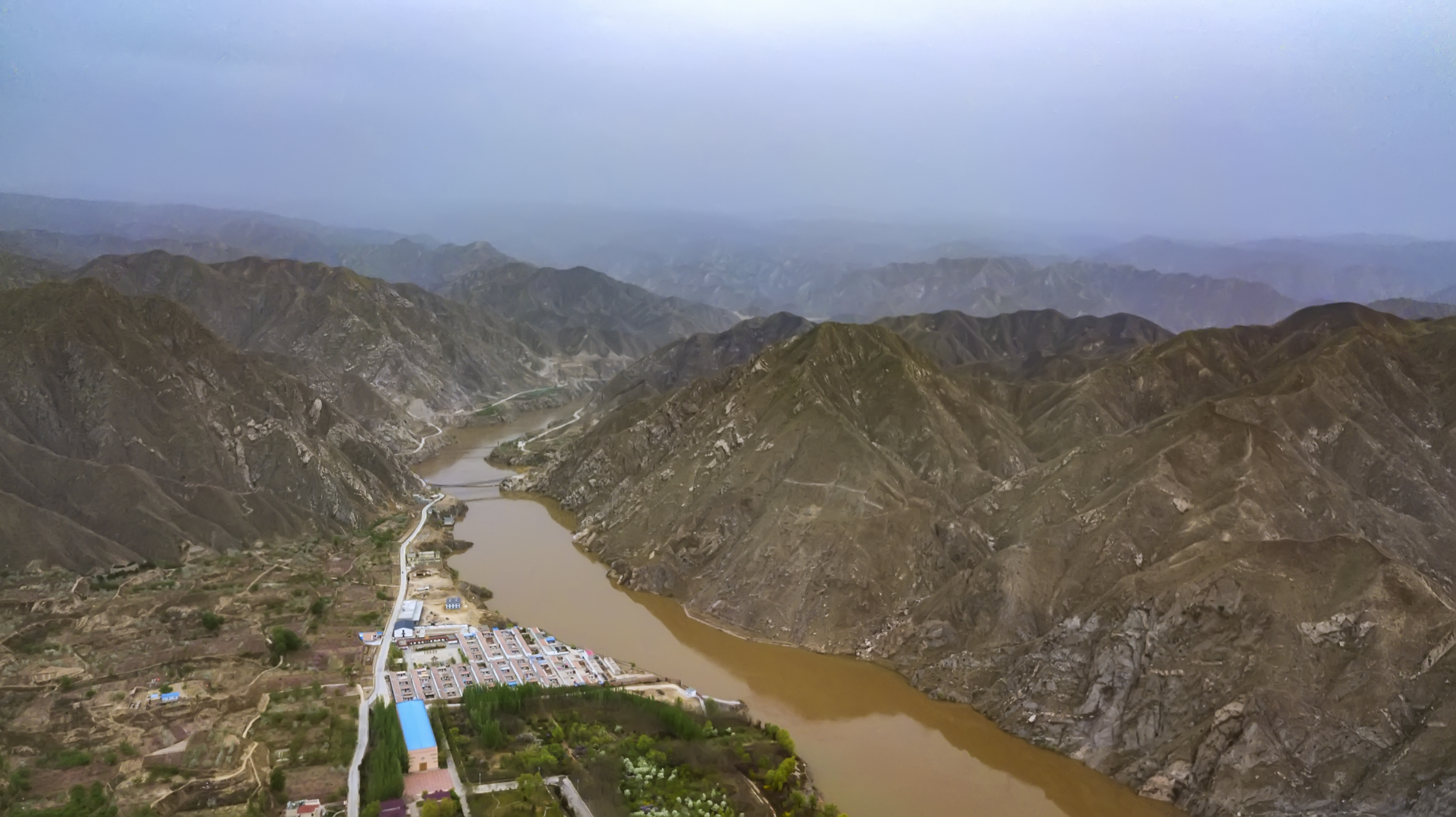 大西北戈壁滩怎么形成的,我国西北地区大戈壁滩形成原因