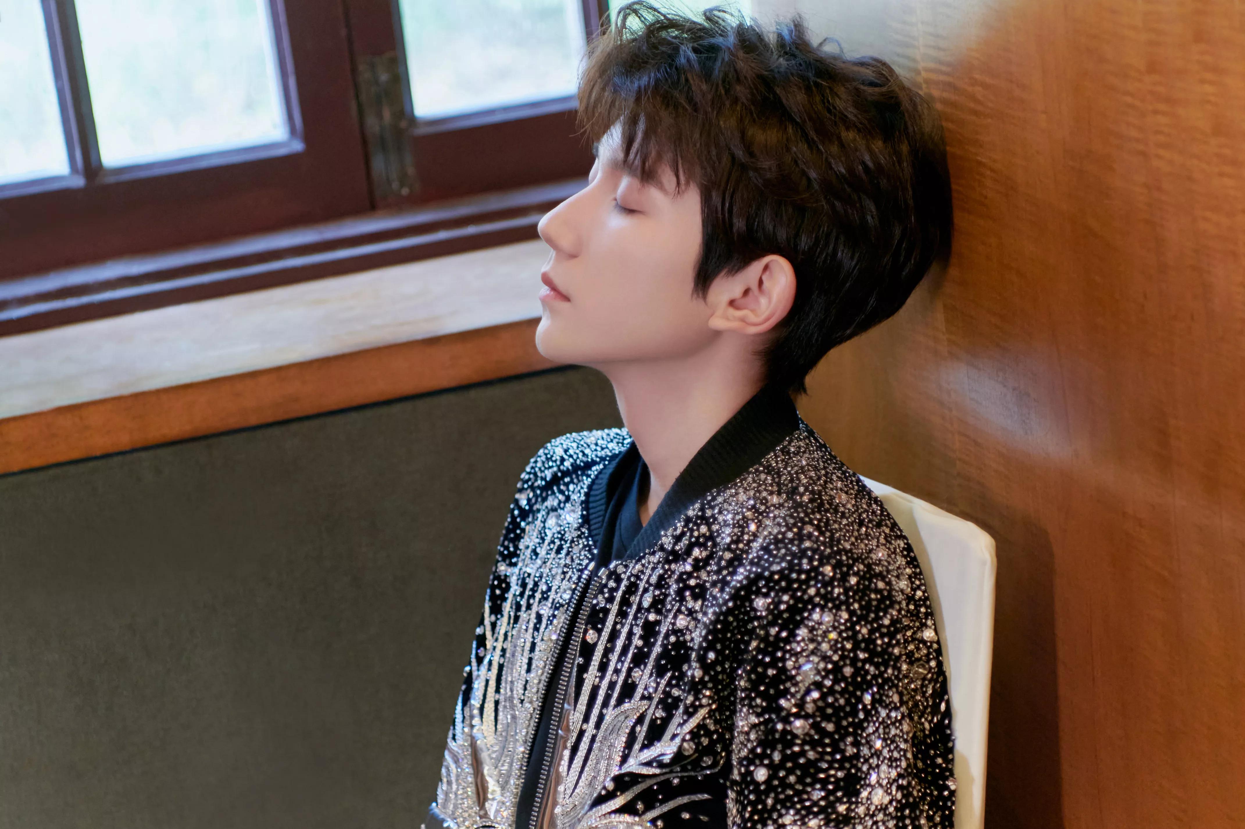 离家的人才会听的故事王源mv,王源现场饭拍离家的人