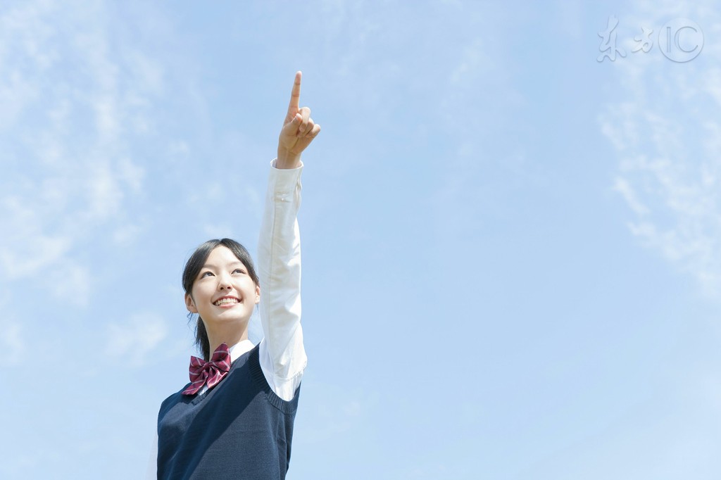 小说：拿球砸我，还想让我乖乖递回去？