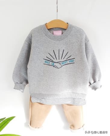 韩国童装短袖t恤搭配,早秋流行什么衣服童装