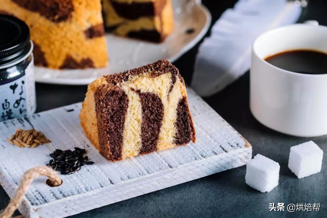 简单蛋糕做法不用牛奶和低筋面粉,1斤面粉加多少鸡蛋和牛奶做蛋糕