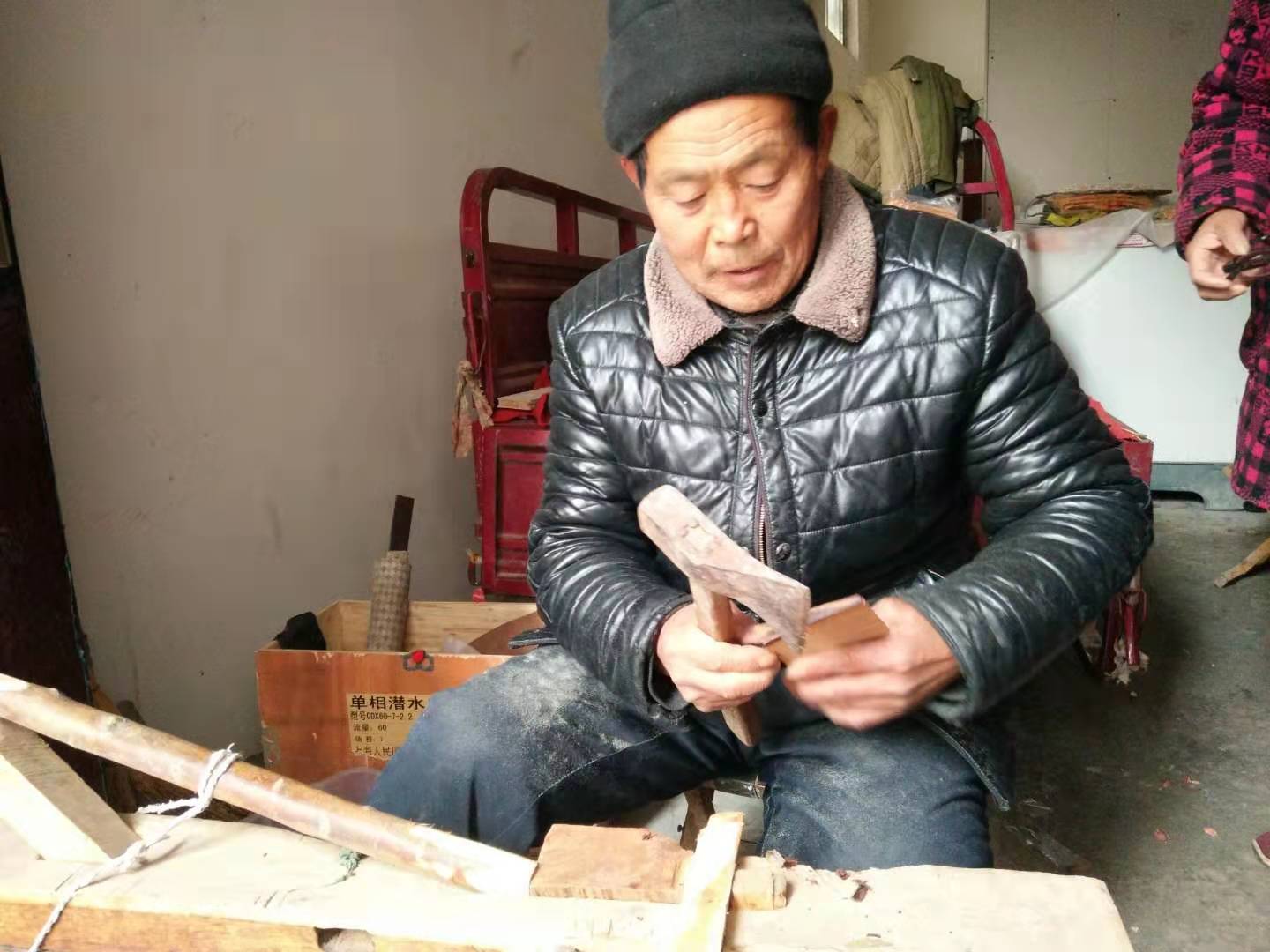 百年传统工艺“枣梳王”王学才纯手工枣木梳子