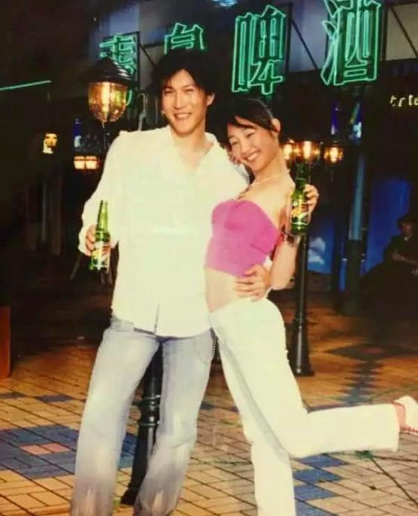 “一指禅”后，白百何频曝新恋情，上演“摸臀杀”的张爱朋去哪了