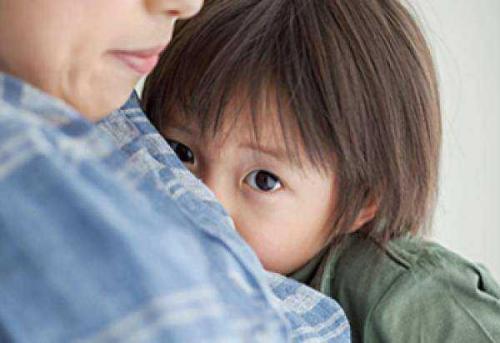 几个月宝宝怕生怎么引导,怎么解决宝宝怕生的问题