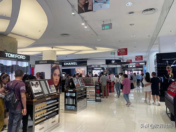 华强北，这个曾经的中国电子第一街，逐渐做起了女人的生意