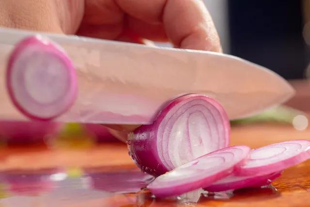 洋葱大蒜能长期吃吗,变紫的大蒜可以吃吗