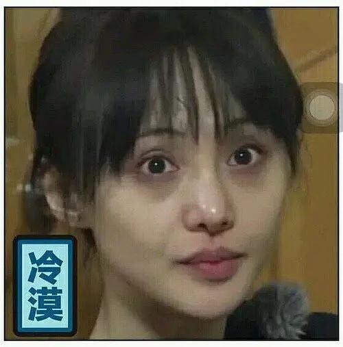 郑爽15年后发生了什么？黑眼圈、暴瘦、畏光、精神失控，就像吸毒