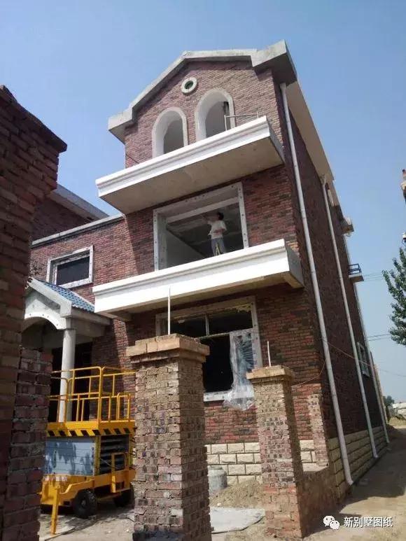 小伙盖三层农村别墅，占地150平米只花不到50万，你觉得怎么样？