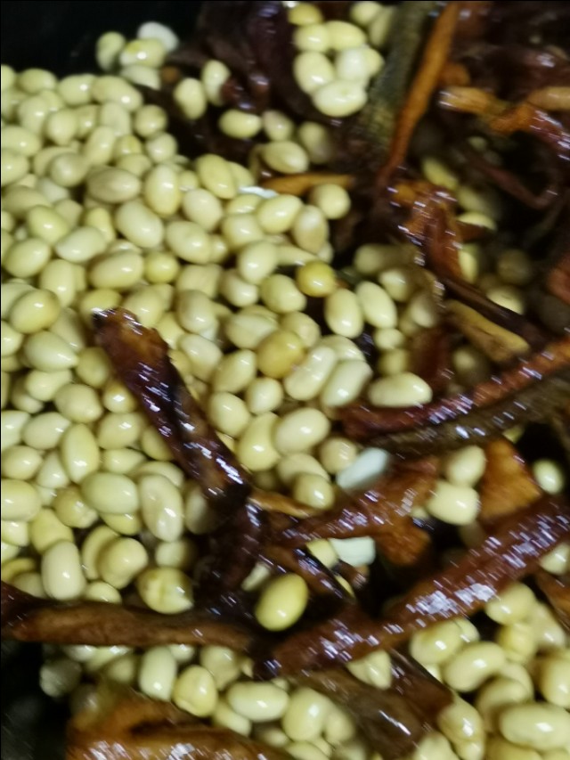 铁锅可以煮咸菜吗,用铁锅烀萝卜缨子咸菜