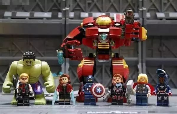 从IP到IP衍生品，主题乐园征服我们的那些“玩具”