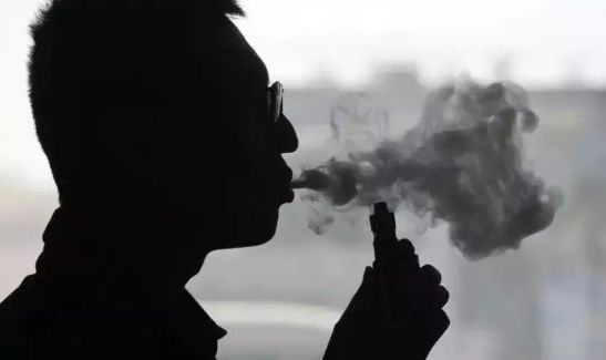 在美国大量购物回国合法吗,美国华人入境携带物品