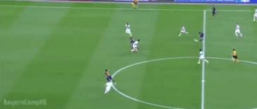 诺伊尔扑球门死角,诺伊尔扣球转身