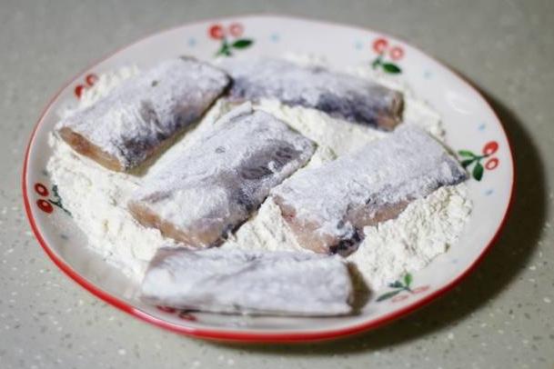 炸鱼怎样炸才好吃又酥脆,炸鱼要怎么炸才会又酥又脆