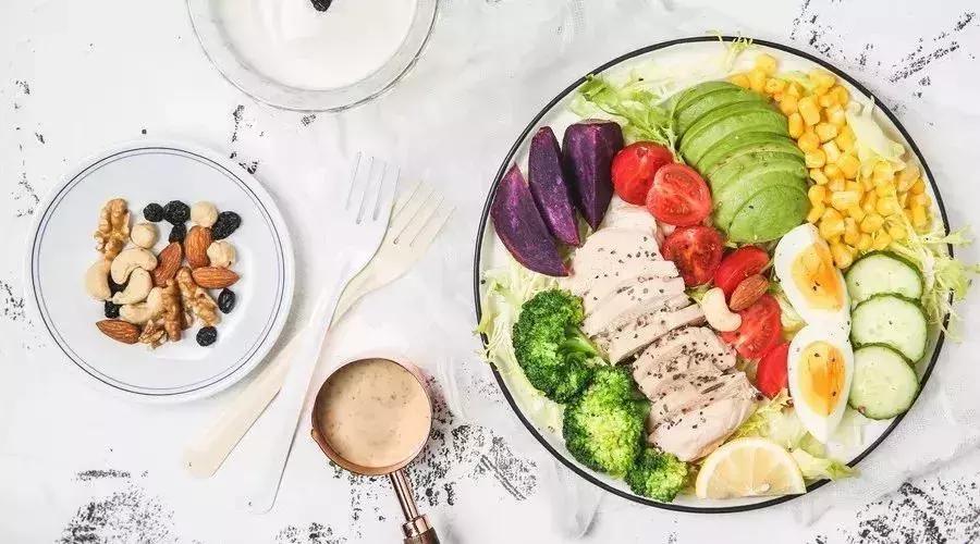 头皮痒头屑多是脂溢性皮炎,头皮油又痒头皮屑多是怎么回事