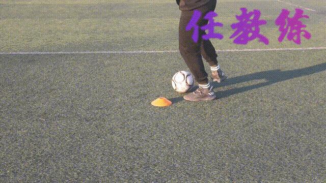 足球绕杆中考标准动作视频示范,中考体育足球绕杆技巧及训练方法