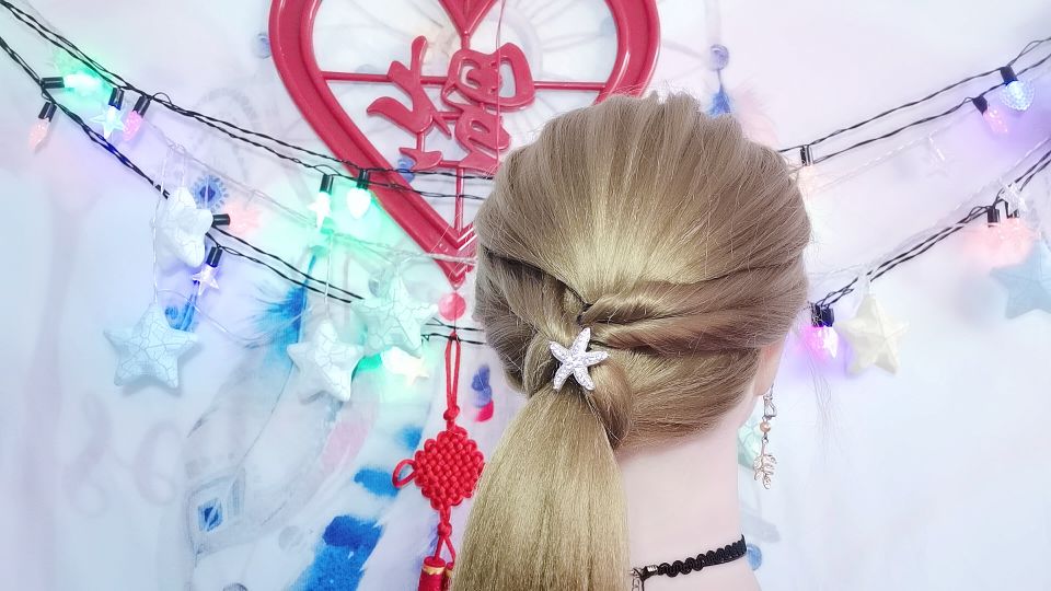 法式慵懒低马尾扎法学生党短发,短头发怎样扎低马尾好看又简单