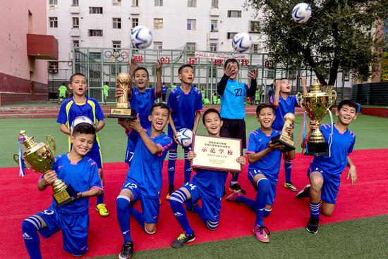 乌鲁木齐天山区少年足球培训班,乌鲁木齐第五小学足球世界冠军