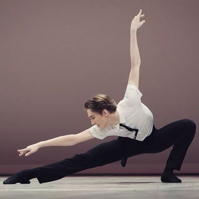 芭蕾朱利安,芭蕾精灵朱利安