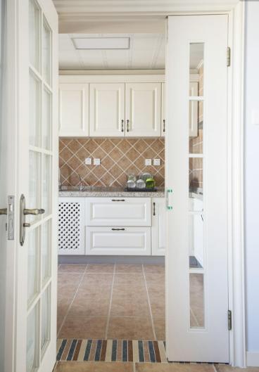 厨房别再装推拉门了，现在流行这种子母门，美观大方还隔油烟！