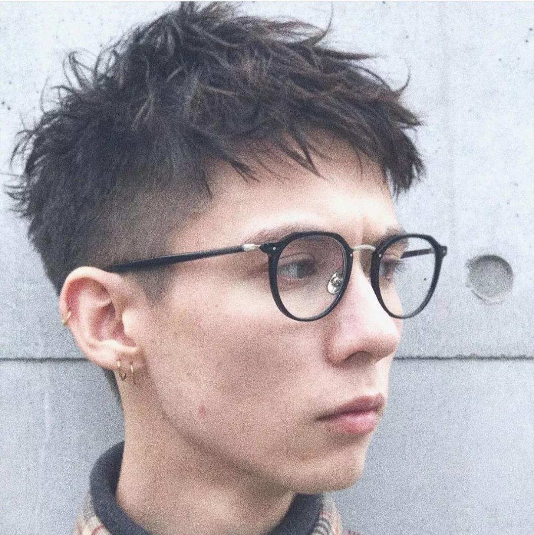 轻熟风小狼狗发型,小狼狗发型短发方脸