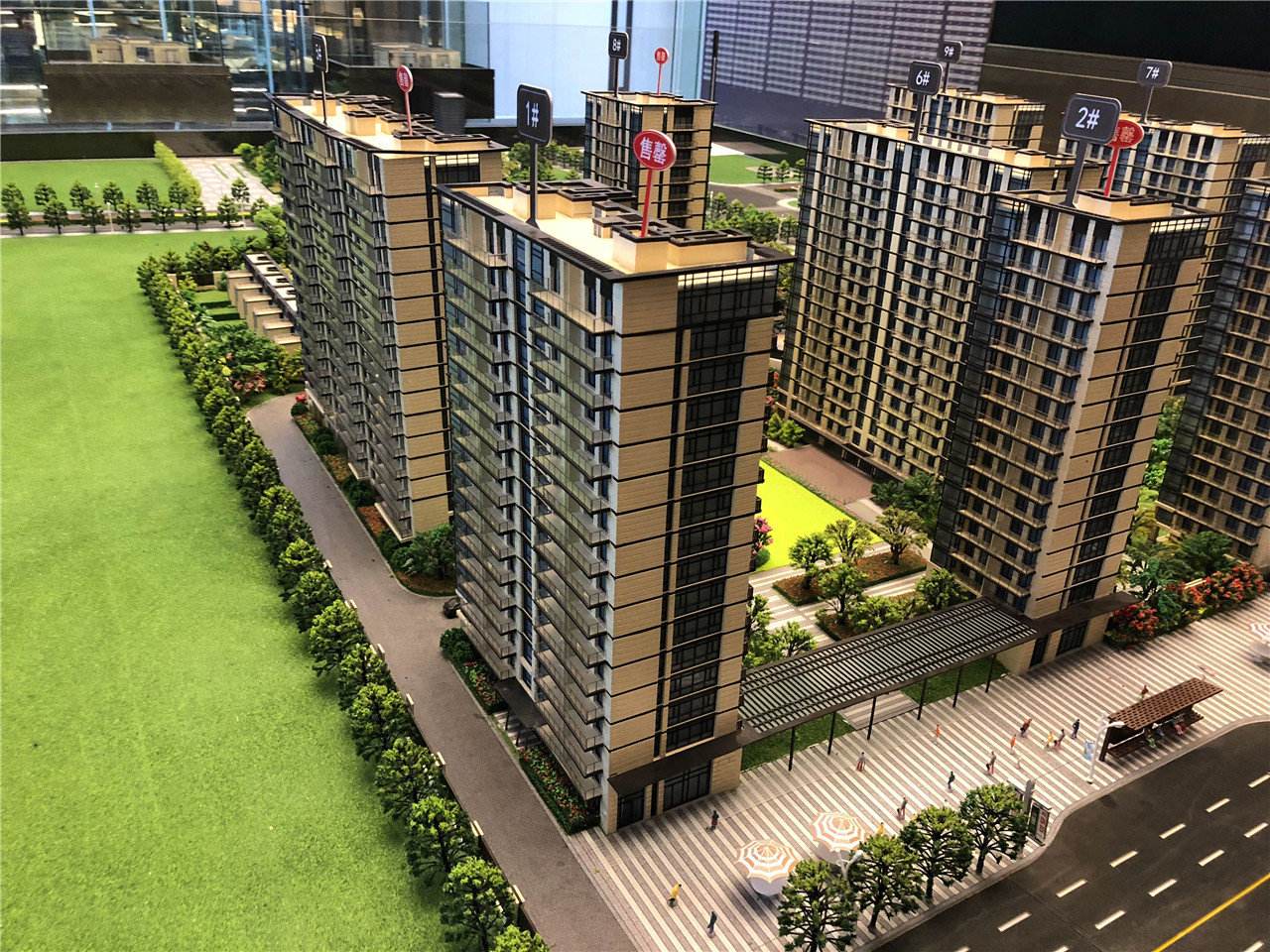 买的房子30年成危楼谁解决,30年的危楼