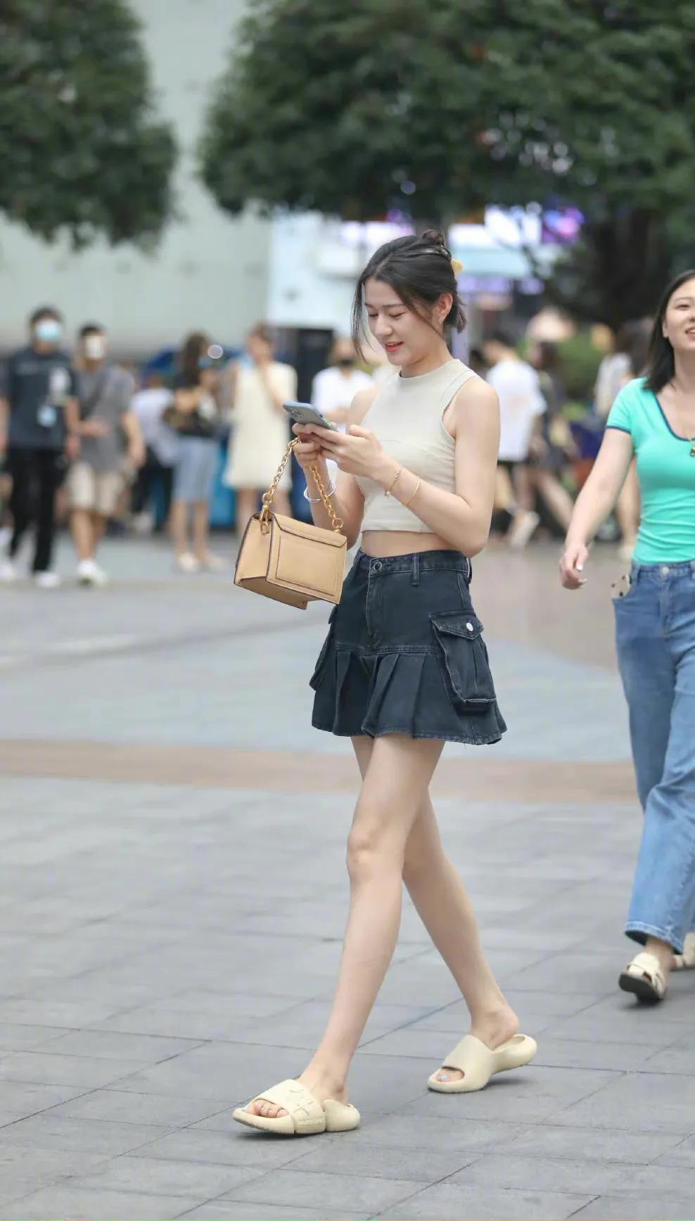 牛仔短裙怎么搭配才洋气？8套穿搭示范看一看