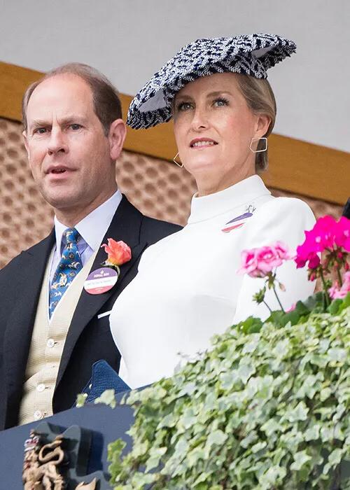 皇家时尚观察特别版:来自皇室最好的衣服和帽子