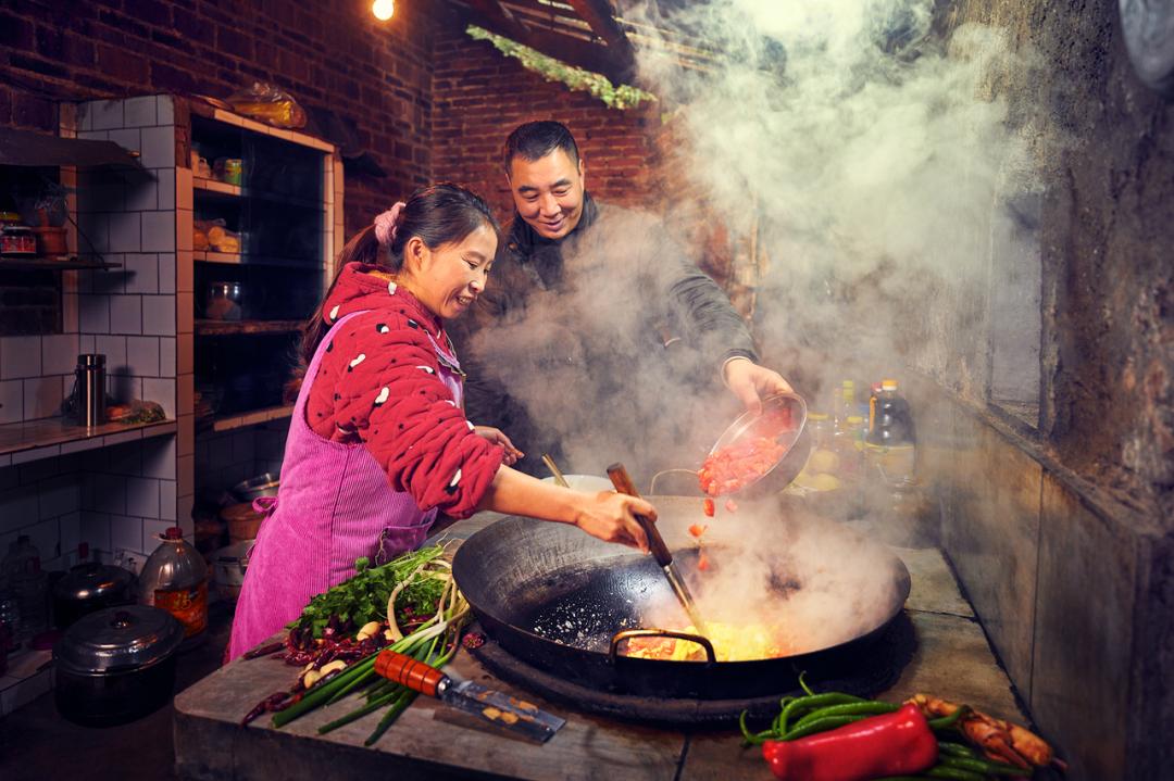 农村主妇成千万网红，被央视点名的“蜀中桃子姐”，到底凭什么？