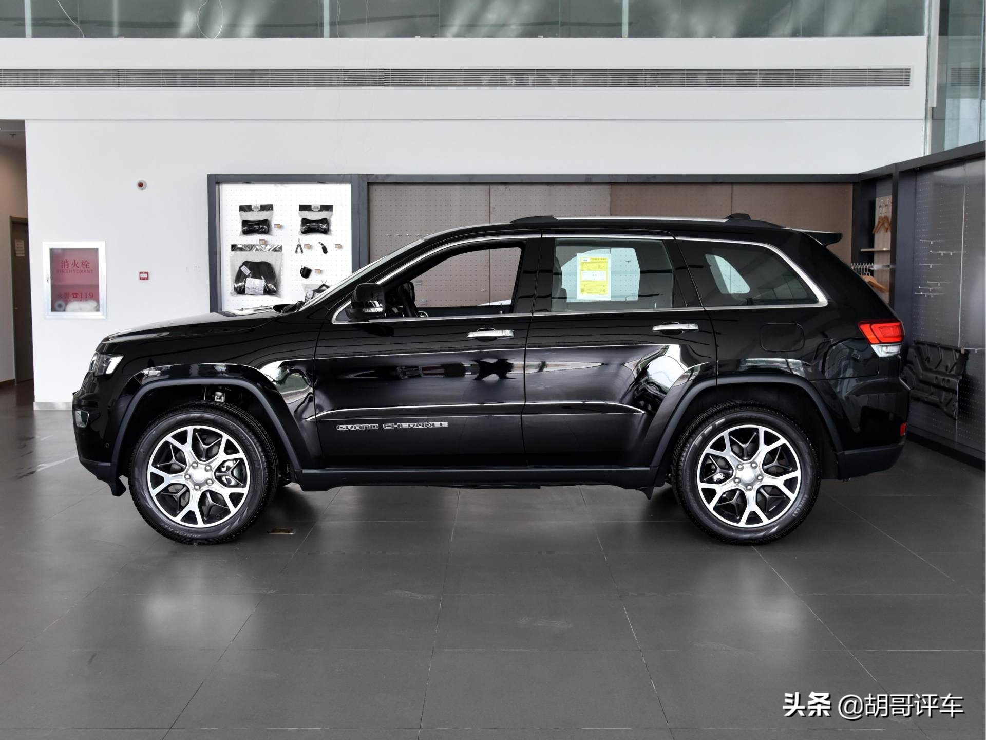 老款吉普jeep大切诺基,60-70万的吉普
