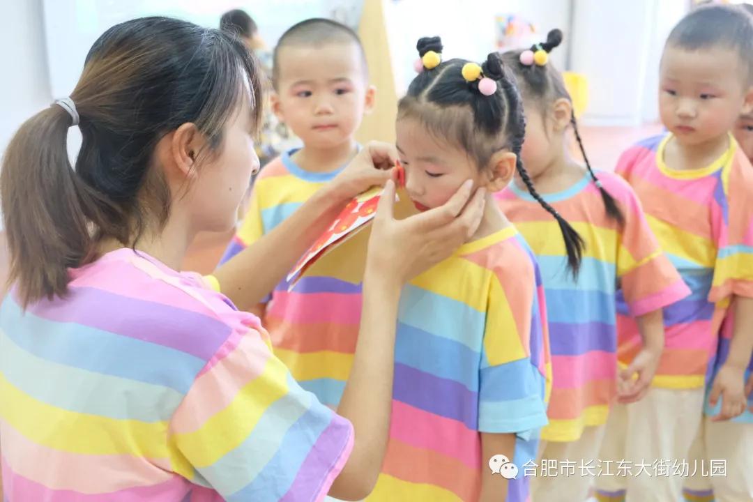 合肥市望江路幼儿园早操,幼儿园萌娃快闪活动迎国庆