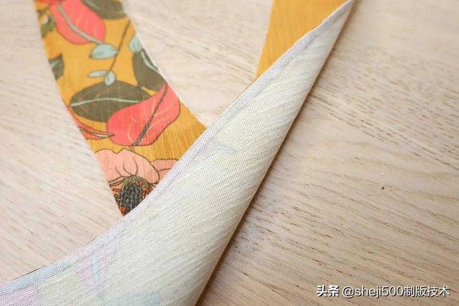 v领雪纺连衣裙领口大了怎么办,雪纺连衣裙领口大了怎么改小窍门