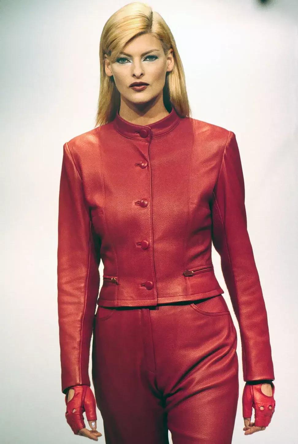 顶流女明星整容,顶流女星整容后回国复仇全集