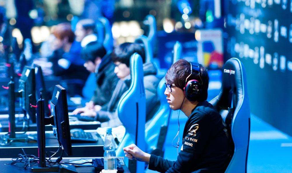 网咖电脑为什么不建议买,网咖的优势与劣势