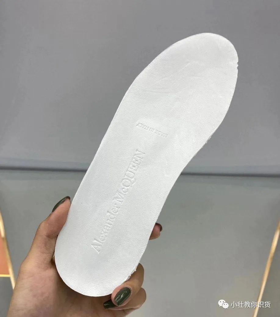 亚历山大麦昆帆布白鞋维修,亚历山大麦昆白鞋搭西服